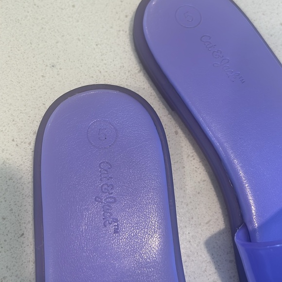 Cat & Jack Slides - Girls 5 - Picture 3 of 4